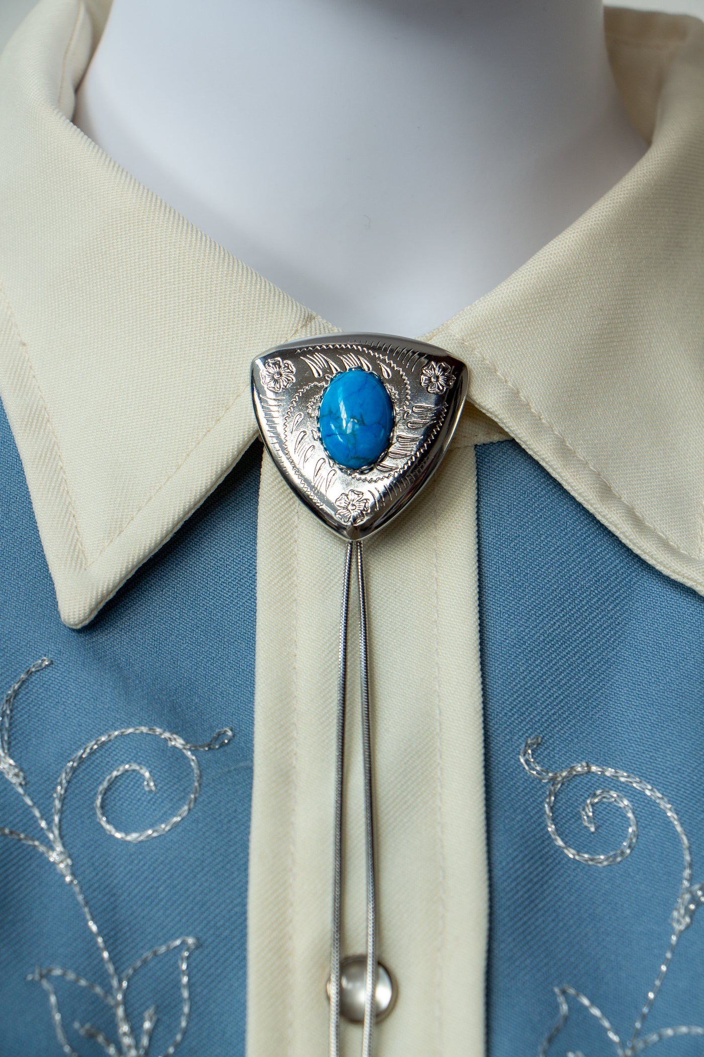 Turquoise Silver Vintage Bolo Tie