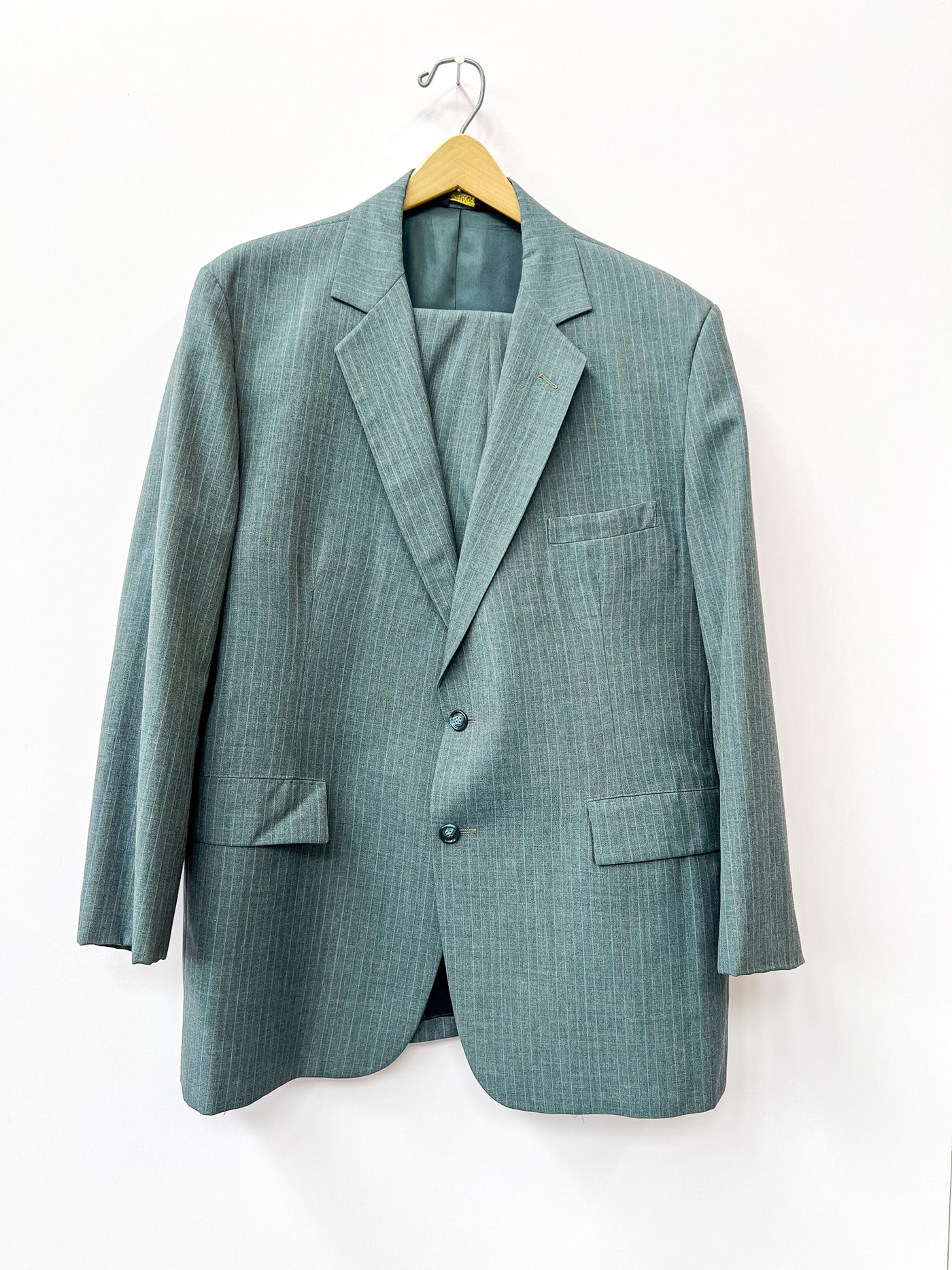 Grey/Blue Pinstripe Suit 46R/40